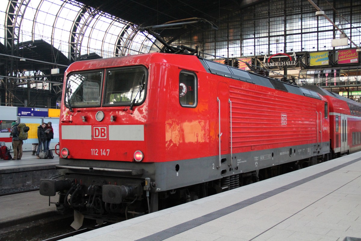 112 147-4 mit RE70 nach Kiel Hbf am 03.01.2016 auf Gleis 7 in Hamburg Hbf. 