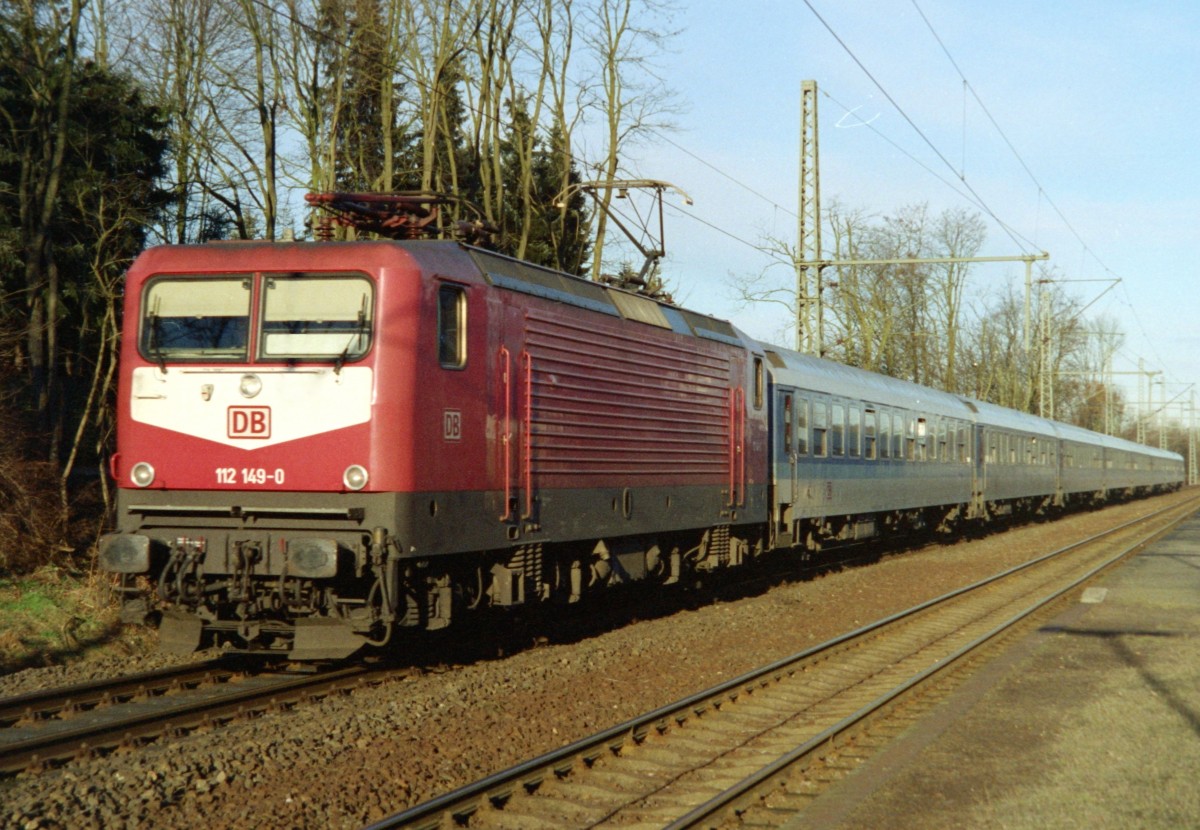 112 149 mit IR 2334 (Puttgarden–Kln–Saarbrcken) am 10.01.1998 in Hittfeld