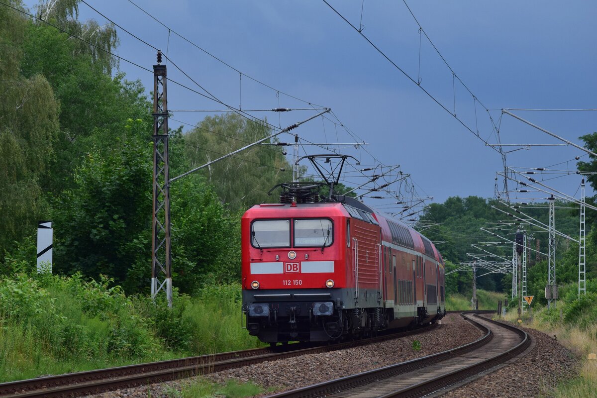 112 150 kommt mit ihrem RE vom Flughafen Schönefeld durch Blankenfelde gefahren.

Blankenfelde 17.07.2020