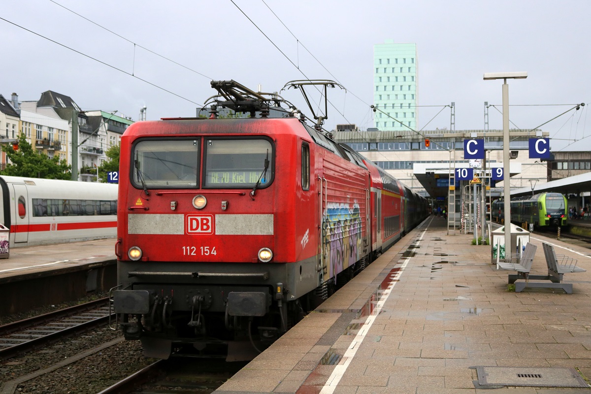 112 154 als RE 21022 (RE70) nach Kiel Hbf steht in seinem Startbahnhof Hamburg-Altona bereit. [29.7.2017 - 15:09 Uhr]