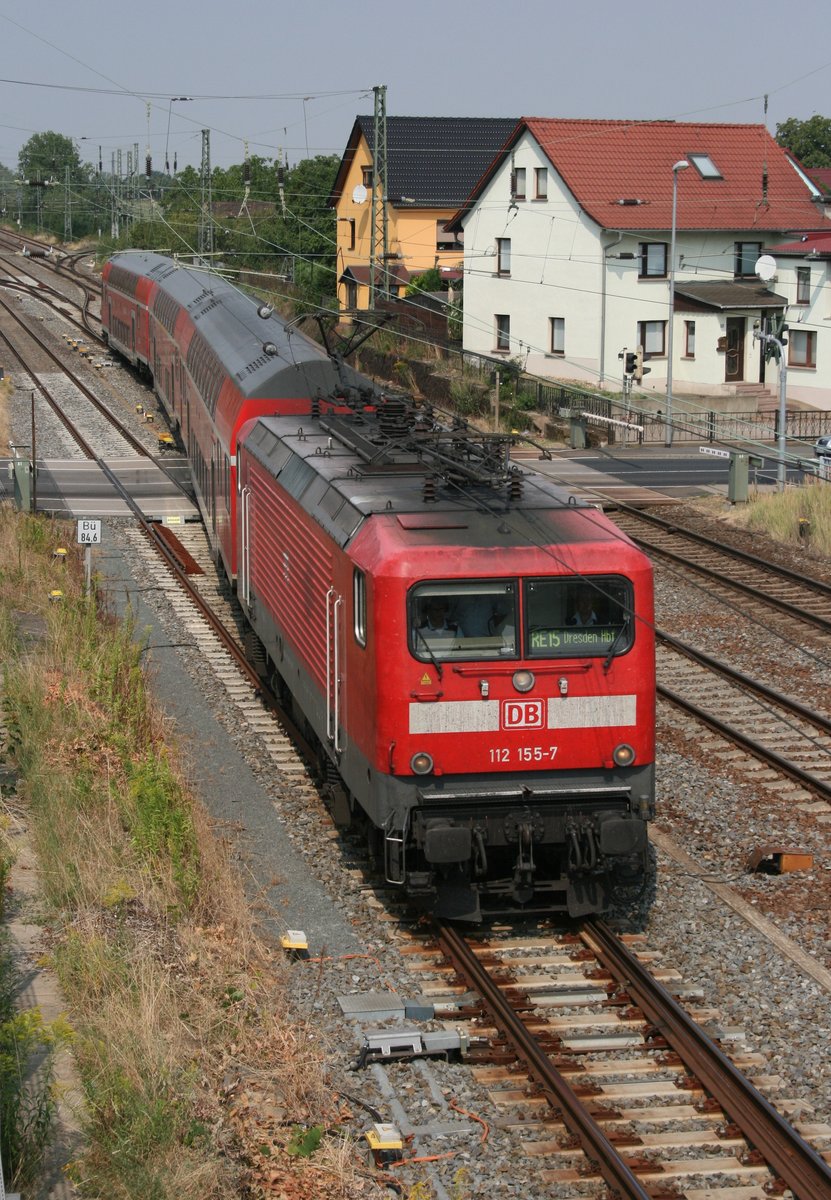 112 155 mit RE 18287 (Hoyerswerda–Dresden Hbf) am 13.08.2015 in Priestewitz