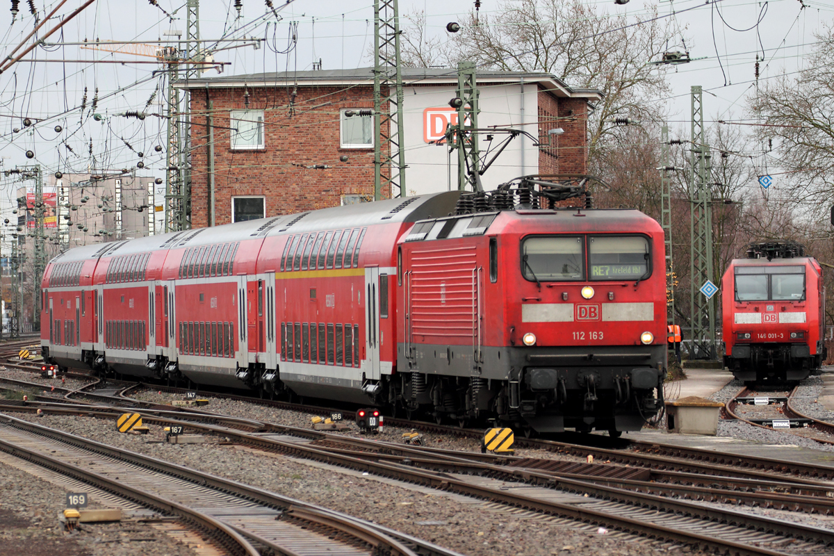112 163 kurz vor der Bereitstellung als RE 7 nach Krefeld Hbf. in Münster Hbf. 22.12.2013