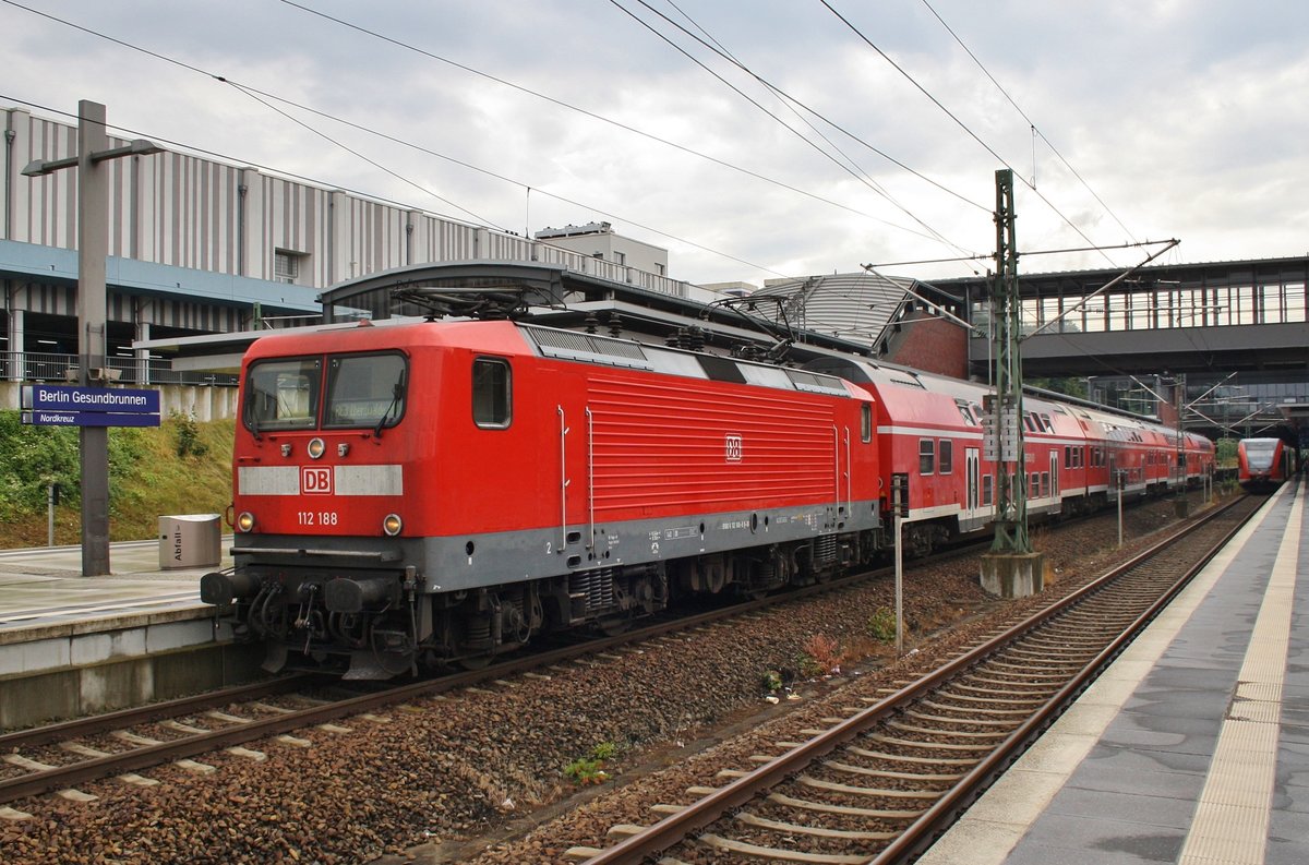 112 188 verlässt mit dem RE3 (RE3330) von Berlin Südkreuz nach Eberswalde Hauptbahnhof am 2.8.2016 Berlin Gesundbrunnen.
