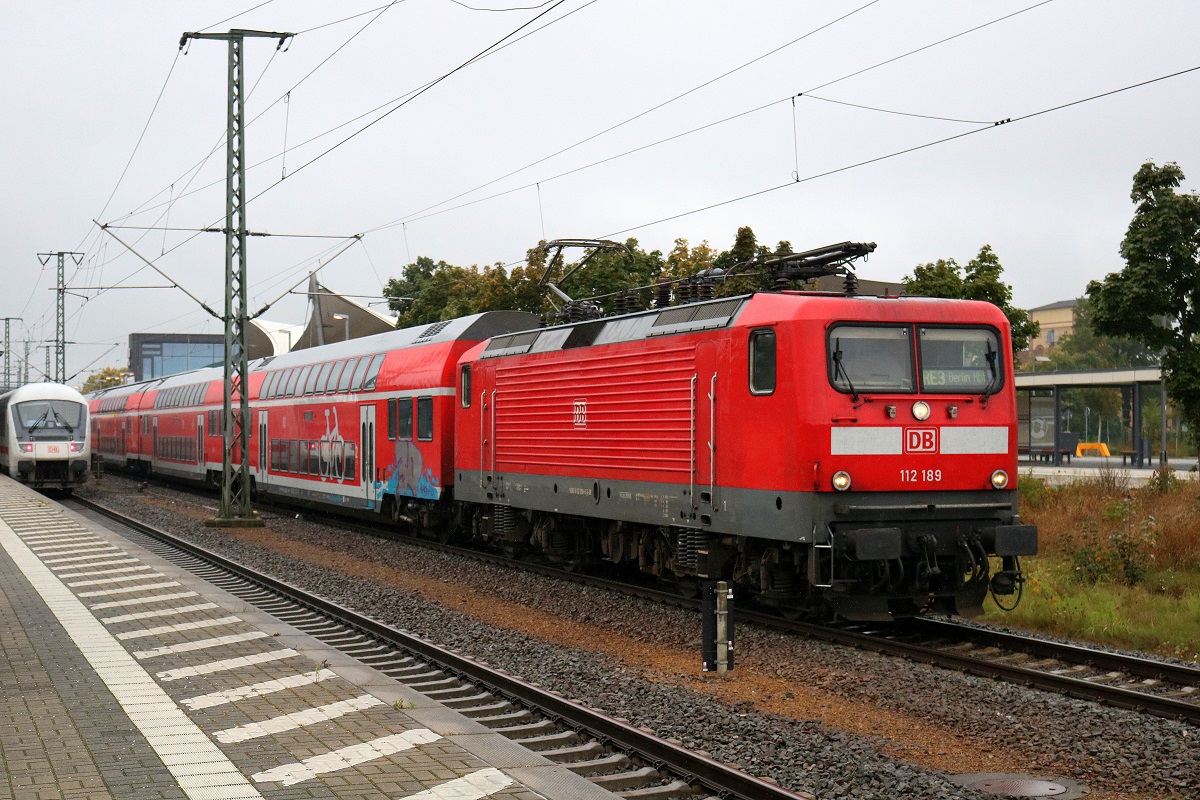112 189 von DB Regio Nordost als RE 78926 (RE3) nach Berlin Hbf (tief) verlässt seinen Startbahnhof Lutherstadt Wittenberg Hbf. [24.9.2017 - 10:15 Uhr]