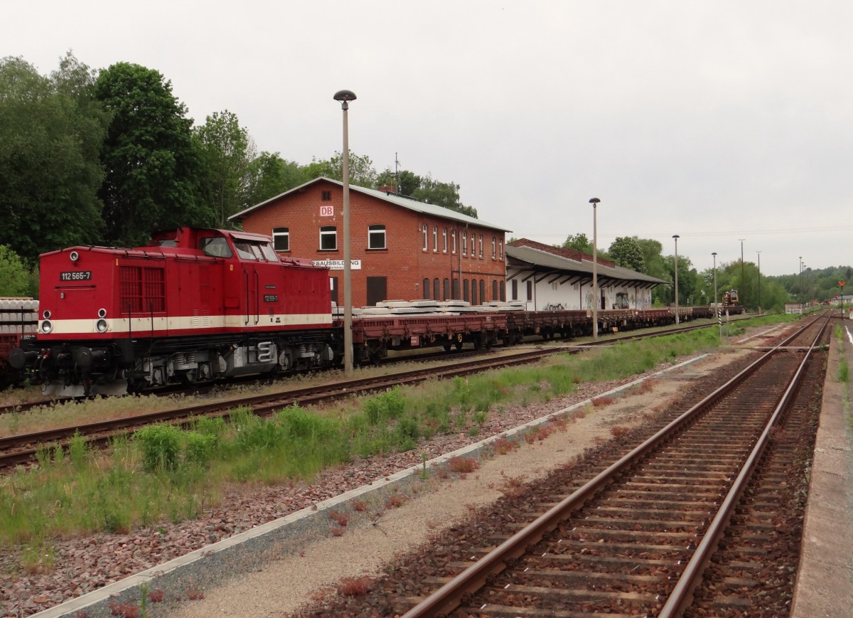 112 565-7 der Press ist hier am 20.05.15 in Plauen/V. unterer Bahnhof zu sehen.