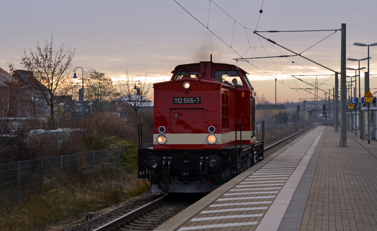 112 565 der Press rollte am 06.12.16 ohne Anhang durch Bitterfeld Richtung Wittenberg.