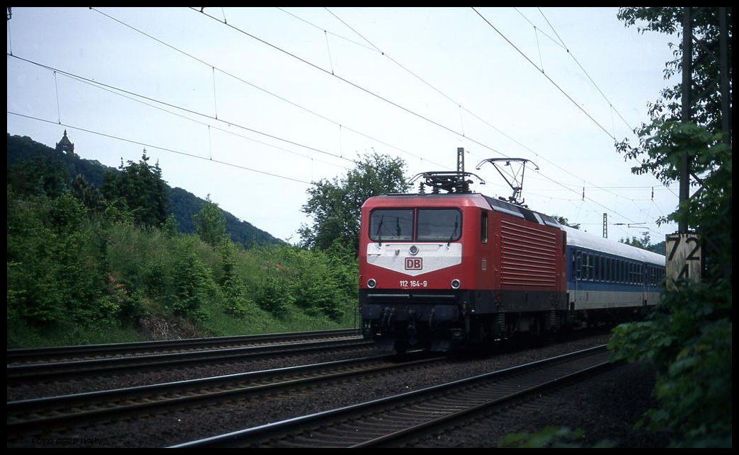 112164 mit Interregio an der Porta Westfalica am 25.5.1997 um 13.28 Uhr in Richtung Löhne.