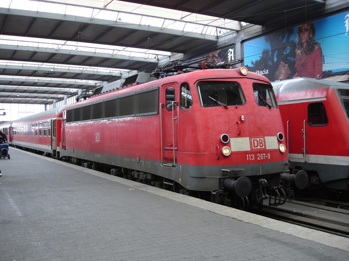 113 267-9 DB AG München Hbf 14-08-2006  -  Bahnvideos in Youtube - http://www.youtube.com/user/cortiferroviariamato/videos
 - Auch 103 245 mit CNL Amsterdam-Innsbruck