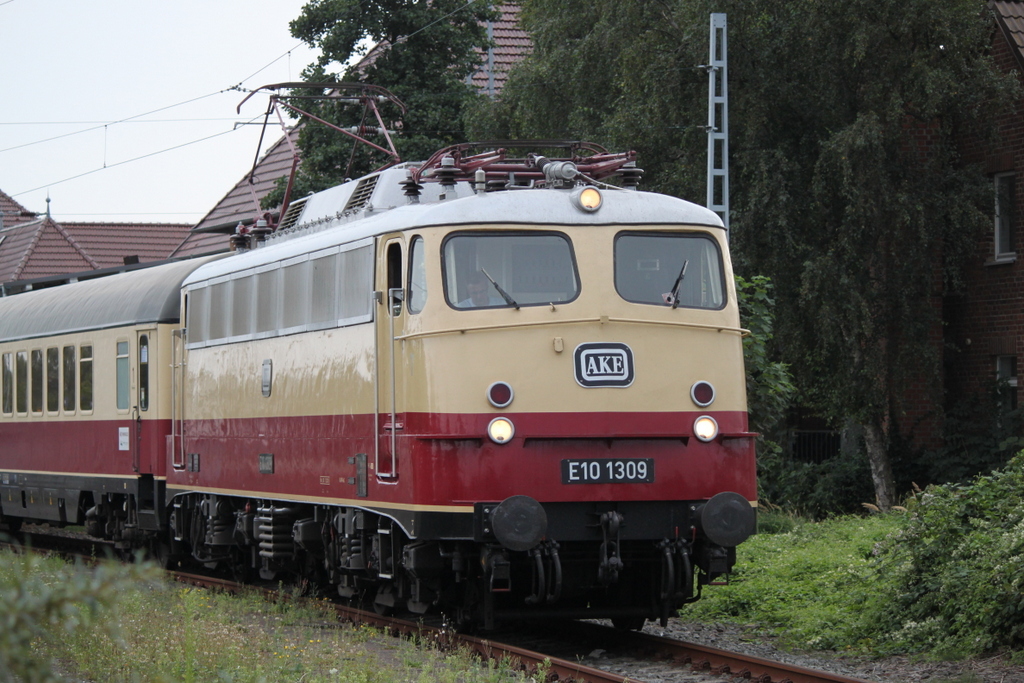 113 309-9 mit DLr 1008 von Rostock Hbf nach Warnemnde kurz nach der Ankunft in Warnemnde.30.08.2017