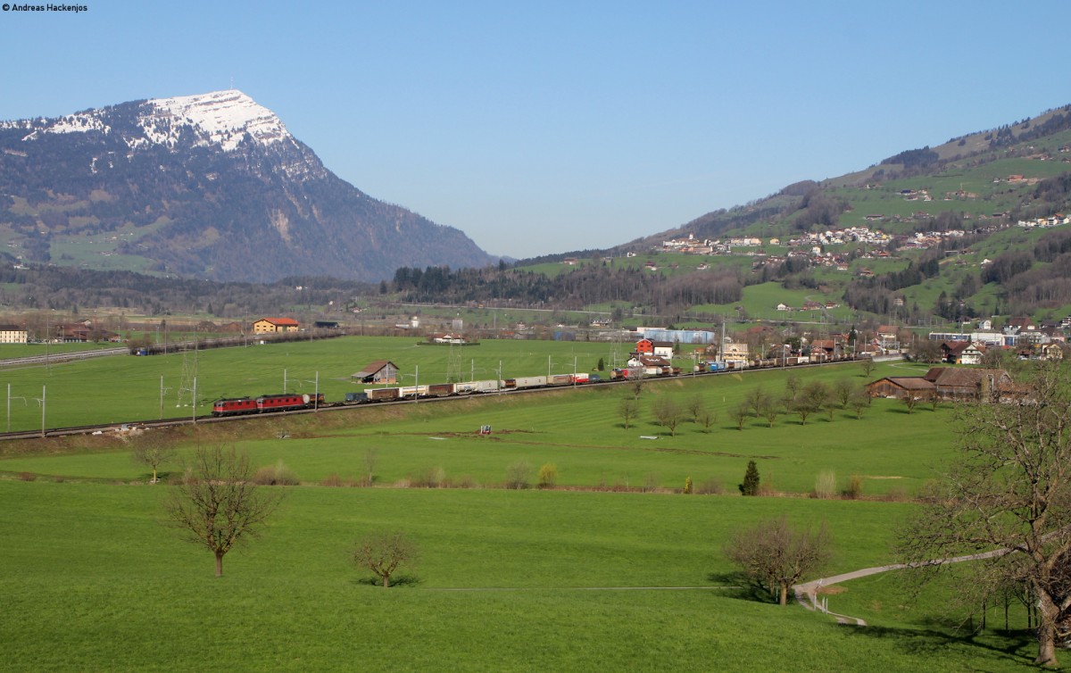 11340 und 11679 mit einem KV Zug bei Steinen 9.4.15