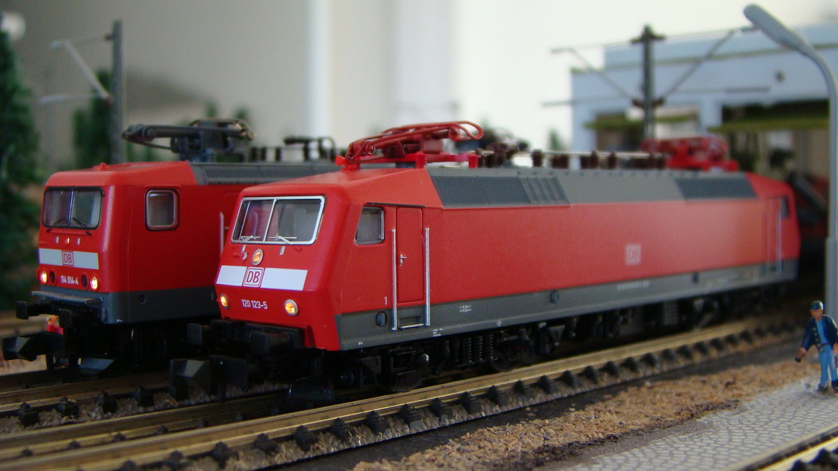 114 & 120 von Fleischmann auf meiner Anlage 03.11.2015 Epoche VI