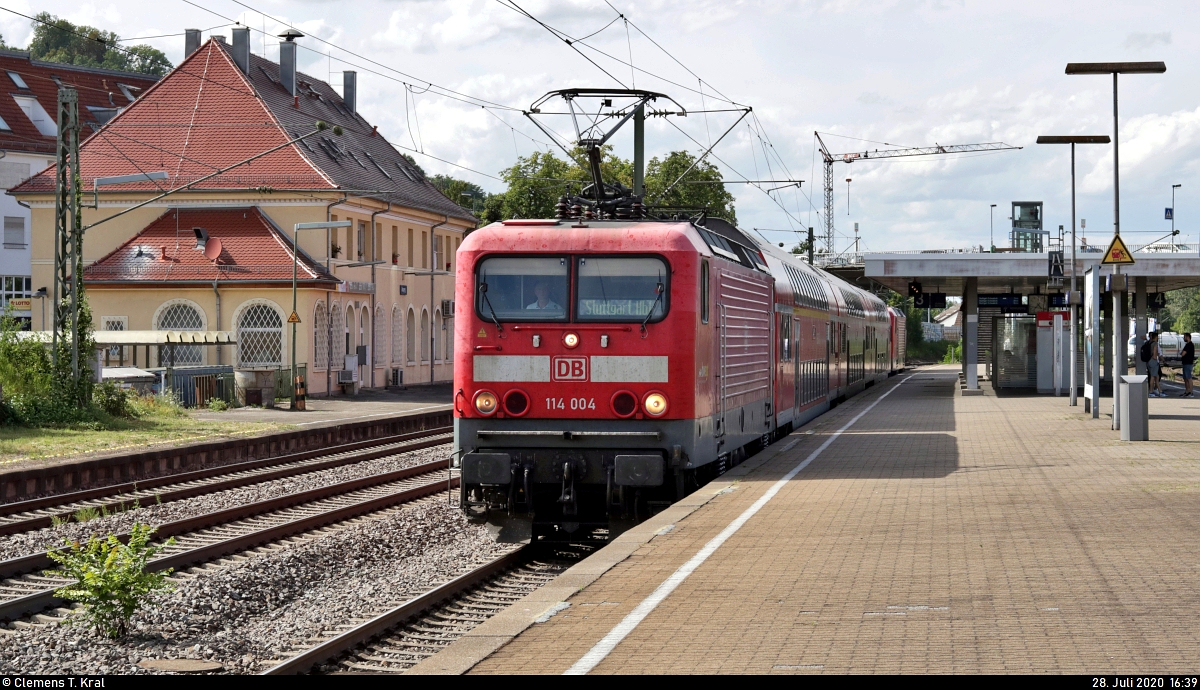 114 004-5 (112 004-7 | 212 004-6) mit Schublok 114 035-9 (112 035-1) von DB Regio Baden-Württemberg als IRE 16653 (IRE8) von Würzburg Hbf nach Stuttgart Hbf durchfährt den Bahnhof Asperg auf der Bahnstrecke Stuttgart–Würzburg (Frankenbahn | KBS 780).
[28.7.2020 | 16:39 Uhr]