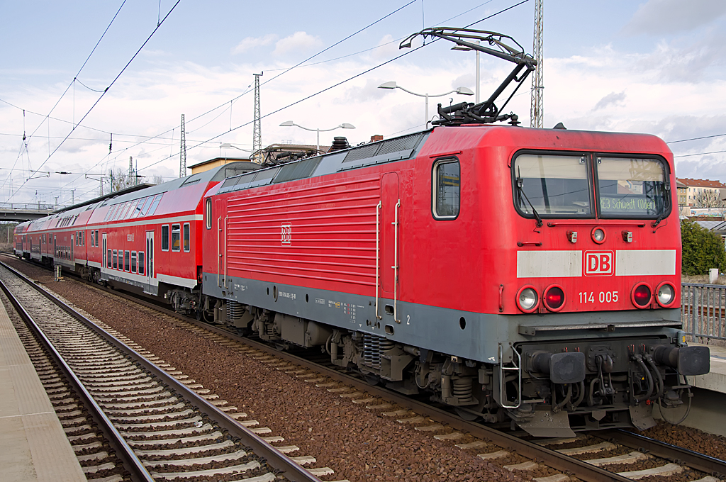114 005-2 ( 91 80 6114 005-2 D-DB ), VEB Lokomotivbau Elektrotechnische Werke -Hans Beimler-, Hennigsdorf (LEW) 20463, Baujahr 1990, Eigner: DB Regio AG - Region Nordost, Betreiber: Regionalbereich Mecklenburg-Vorpommern, [D]-Schwerin, Bh Rostock, 15.03.2014, Eberswalde

