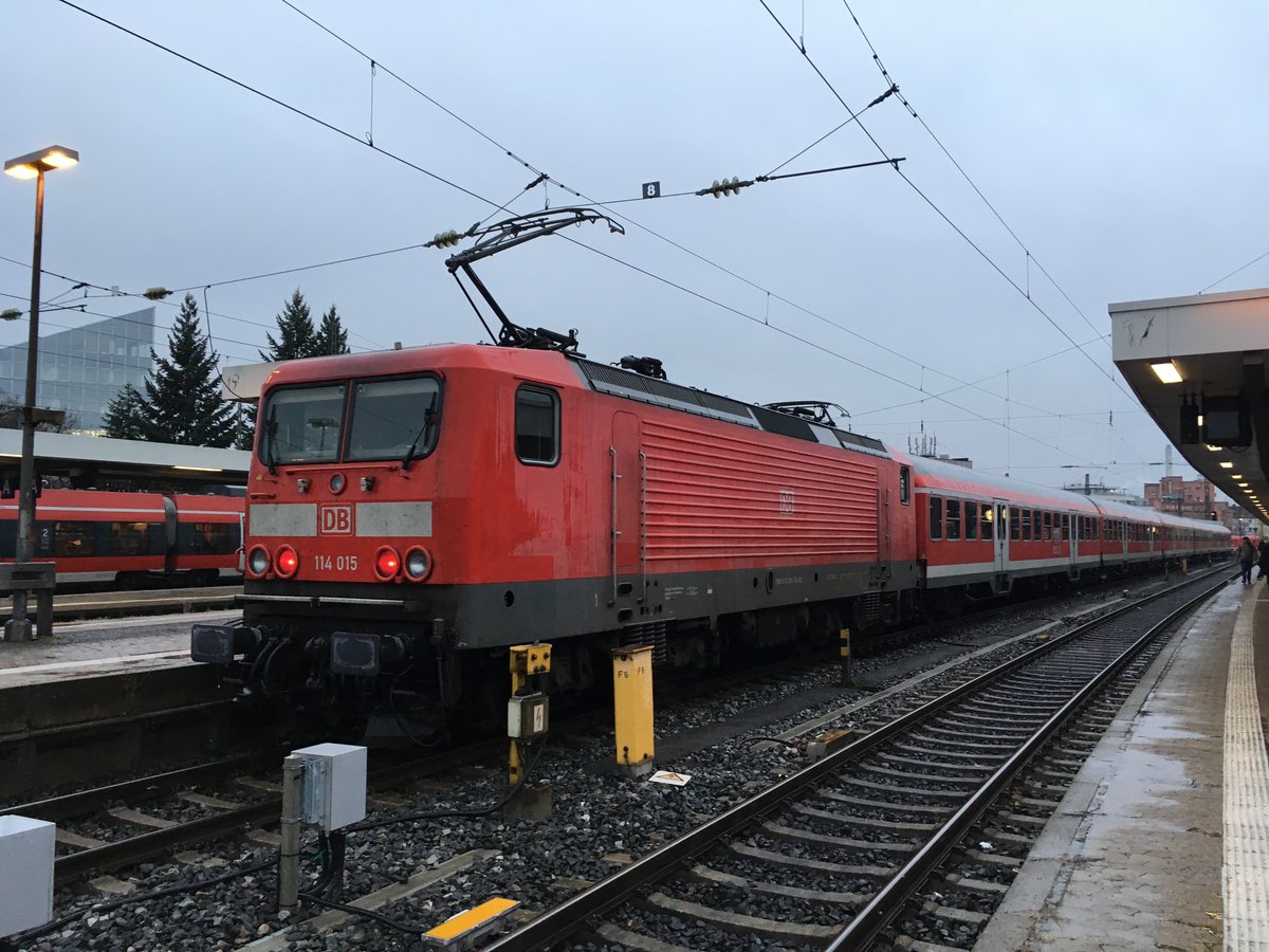 114 015 am 04.01.2018 mit einem RE nach Stuttgart in Nürnberg hbf