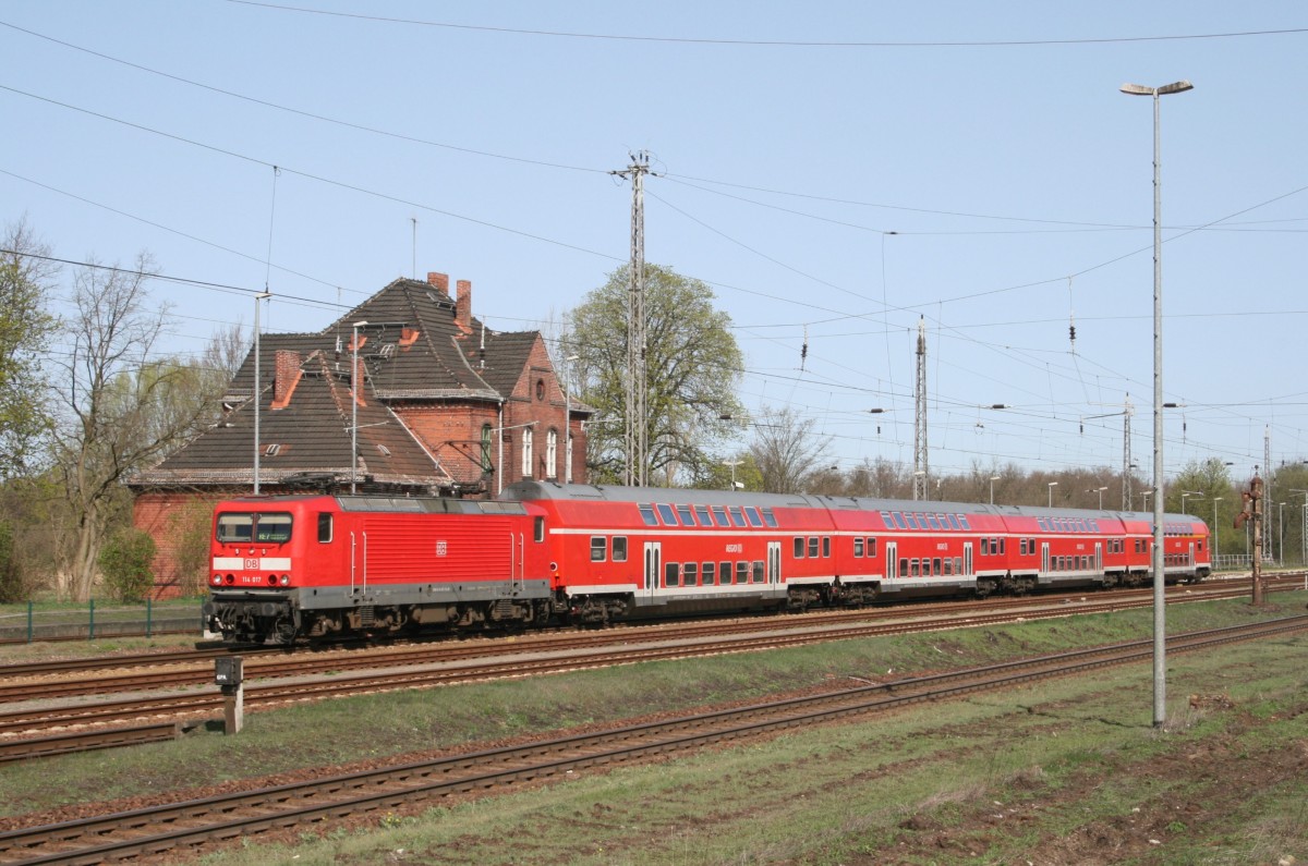 114 017 mit RE 18710 (Bad Belzig–Wünsdorf-Waldstadt) am 10.04.2011 in Zossen