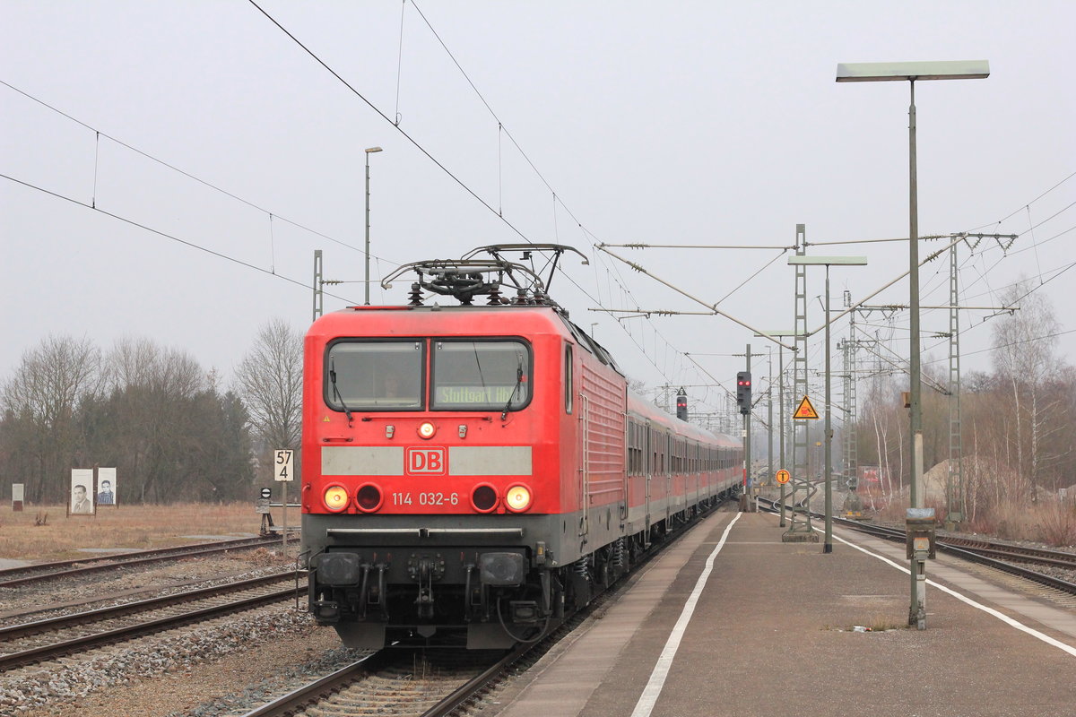 114 032 mit RE Nürnberg-Stuttgart am 10.02.2017 bei der Einfahrt in SHA-Hessental. 