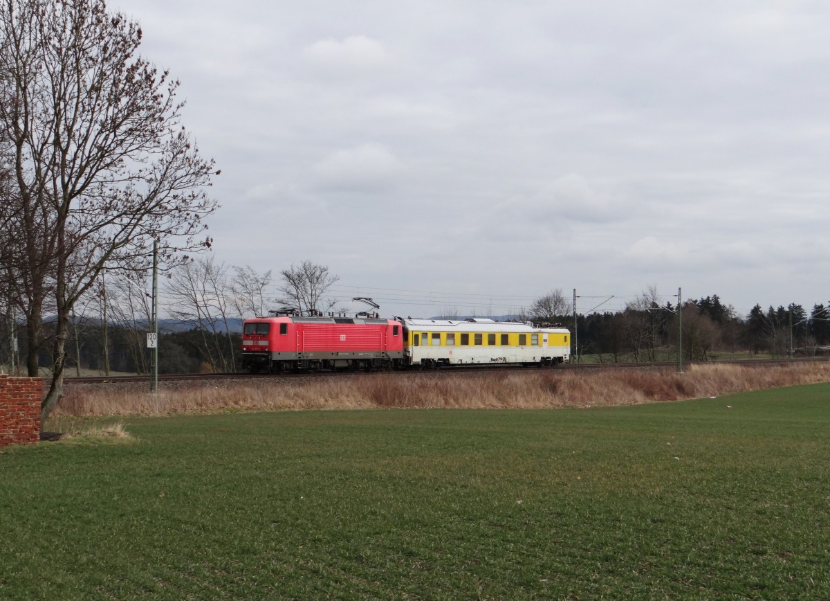 114 501 hatte am 20.02.14 Messfahrten zwischen Zwickau-Hof und zurück.
Hier zusehen an der Schöpsdrehe bei Plauen/V.