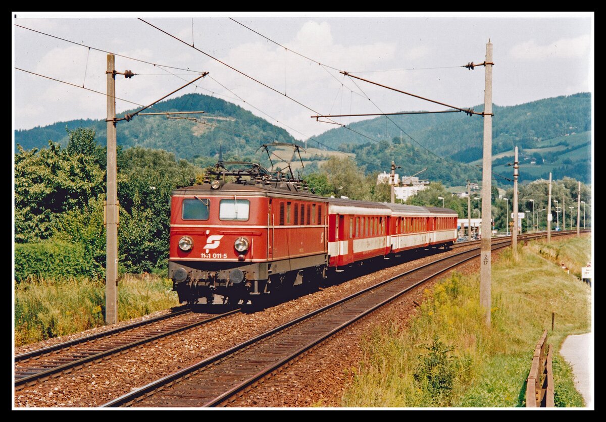 1141 011 mit R4411 bei Bruck an der Mur am 9.08.1994.