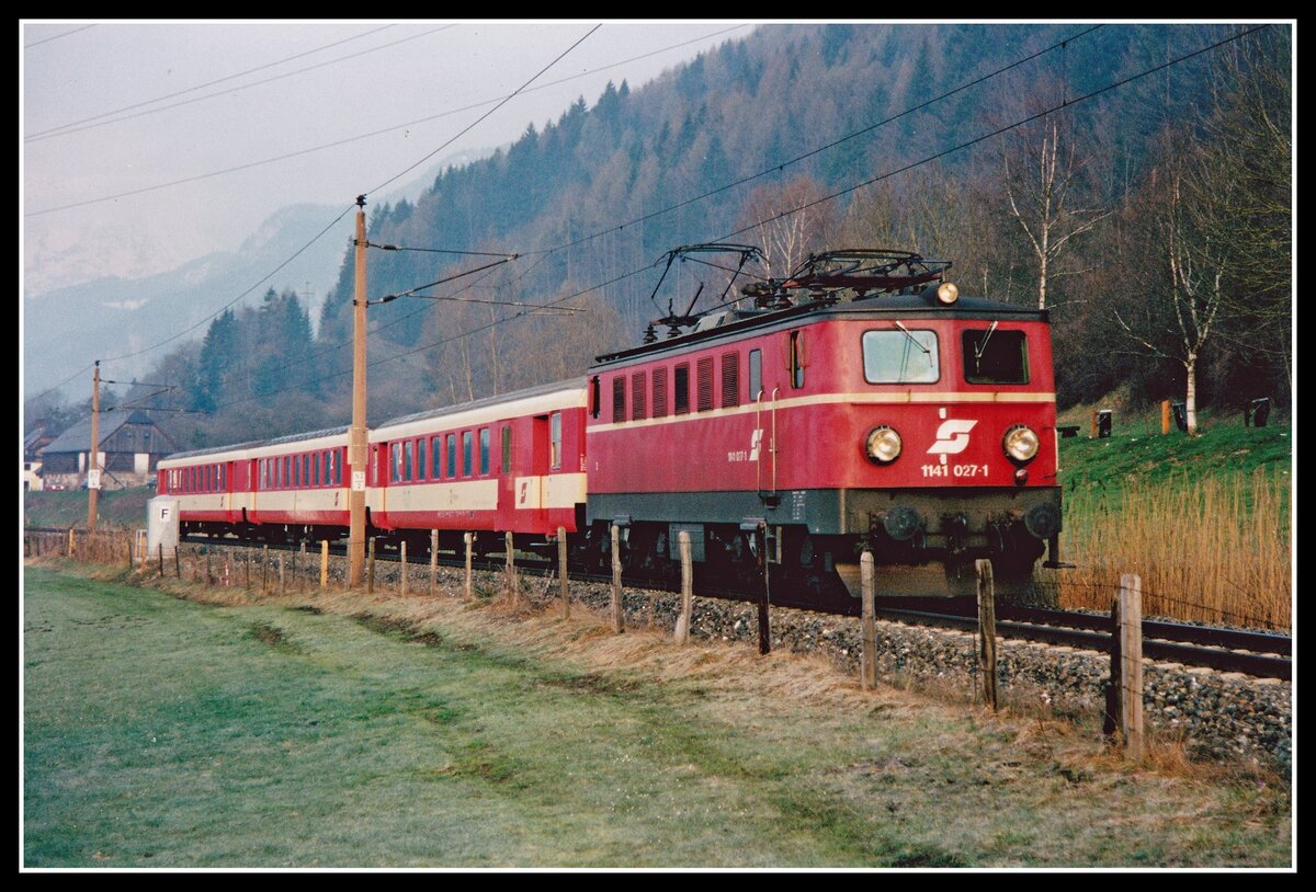 1141 027 mit R3583 bei Wörschach am 3.04.2002.