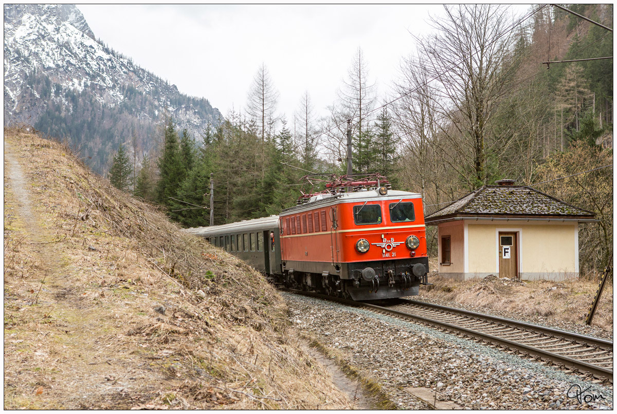 1141.21 der ÖGEG fährt mit dem SR 14485 von Admont nach Eisenerz, durch das Gesäuse und das Erzbachtal. 
Hieflau 17.03.2018