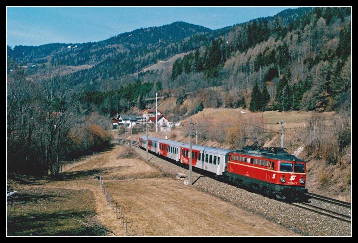 1142 567 mit E1692 bei St.Georgen ob Judenburg am 17.03.2004.