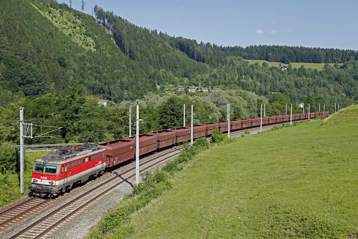 1142 587 mit GZ47407 in Bruck an der Mur Übelstein am 13.06.2017.