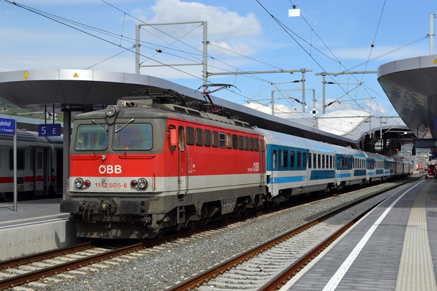 1142 595-6 als EC 151 am Grazer Hauptbahnhof, 21.04.2015