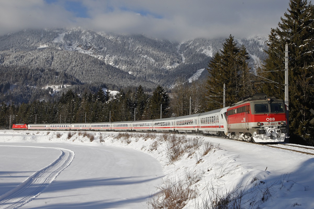 1142 608 als Vorspann zu EC217 bei Haus am 10.01.2017.