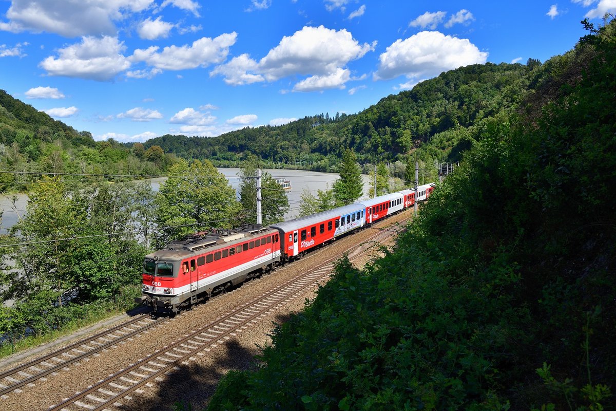1142 610 mit einem R am 26.08.2020 bei Ingling.
