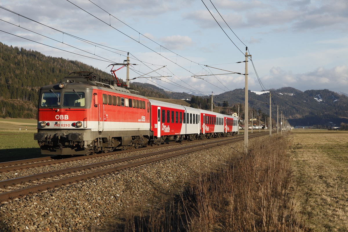 1142 621 mit REX1992 bei Seiz am 24.02.2014.
