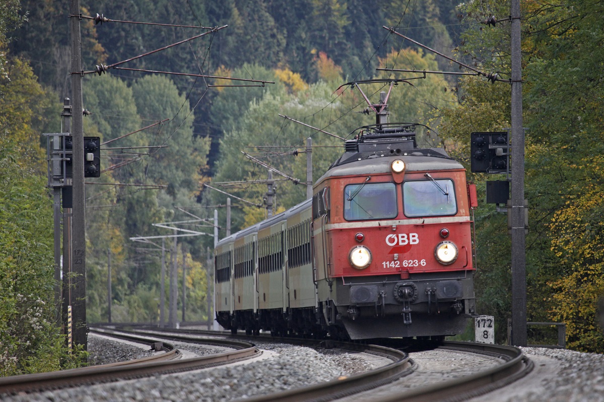 1142 623 als S1 bei Mixnitz-Bärenschützklamm am 23.10.2015.