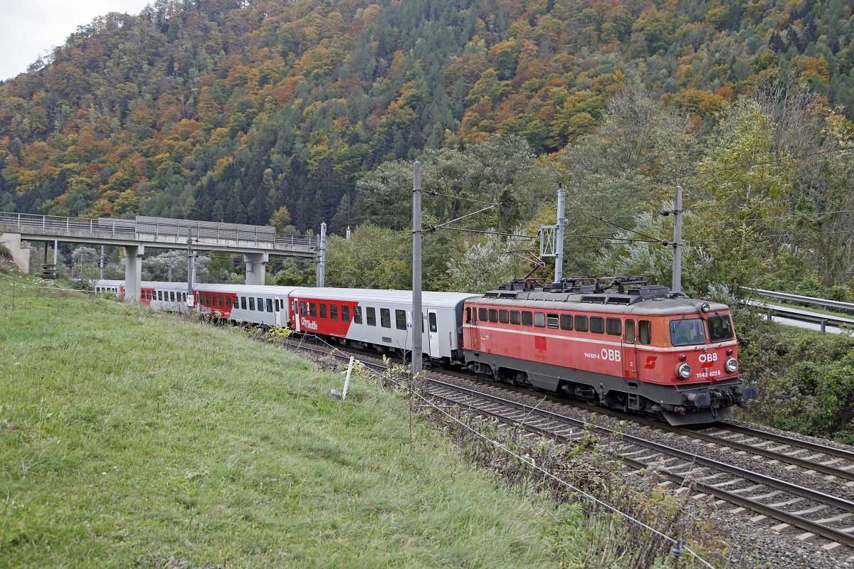 1142 623, S1 in Bruck/Mur Übelstein am 20.10.2015.