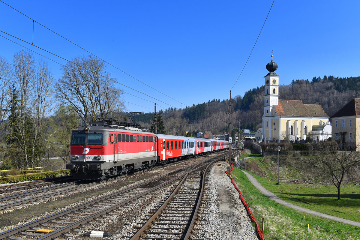 1142 624 mit REX 1779 am 08.04.2018 bei Wernstein am Inn. 