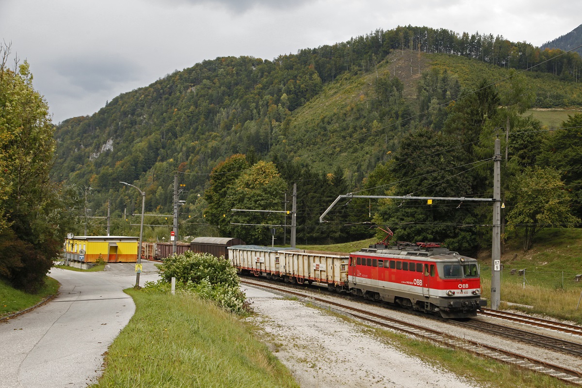 1142 632 mit Güterzug in Hinterstoder am 26.09.2017.