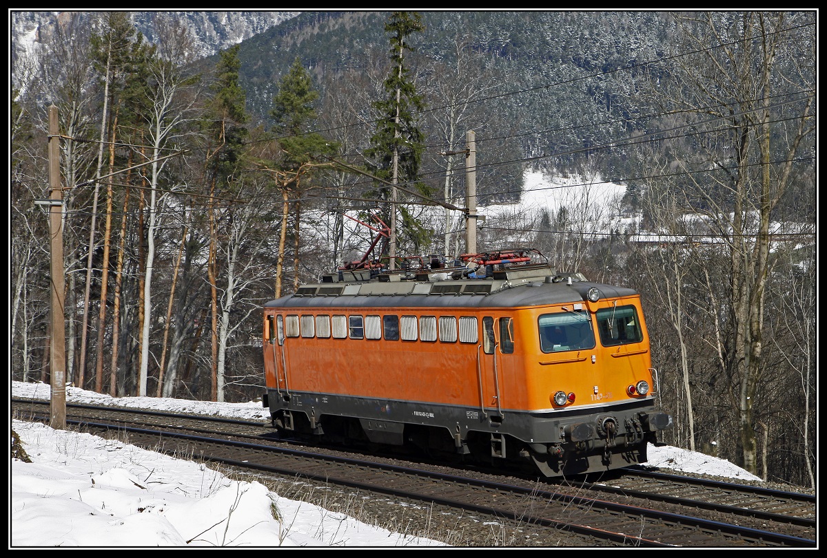 1142-635 fährt am 22.03.2018 als Lökzug bei Küb bergwärts.
