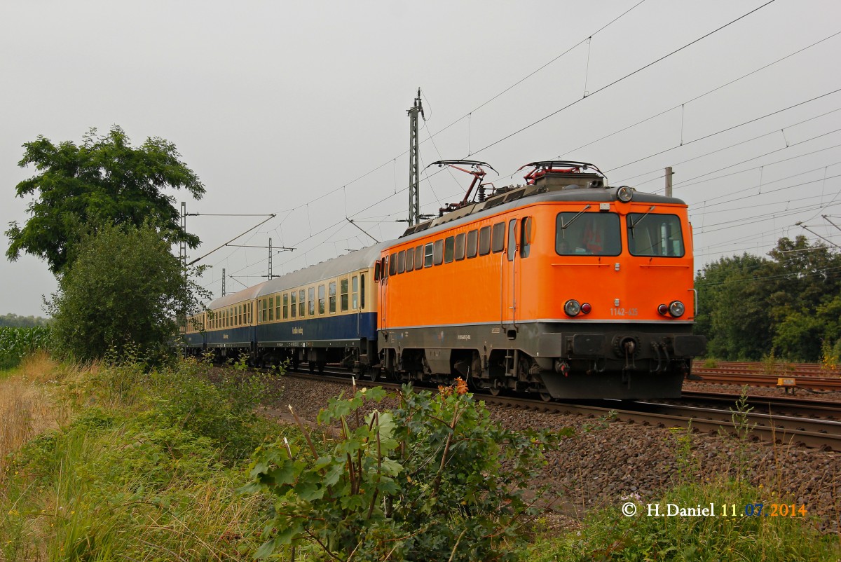 1142 635 mit einem Centralbahnsonderzug am 11.07.2014 in Köln Porz Wahn.