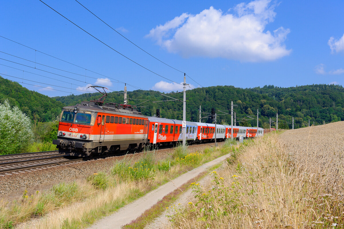 1142 644 ÖBB schiebt den REX 5906 (Linz Hbf - Passau Hbf) bei Wernstein, 22.07.2020