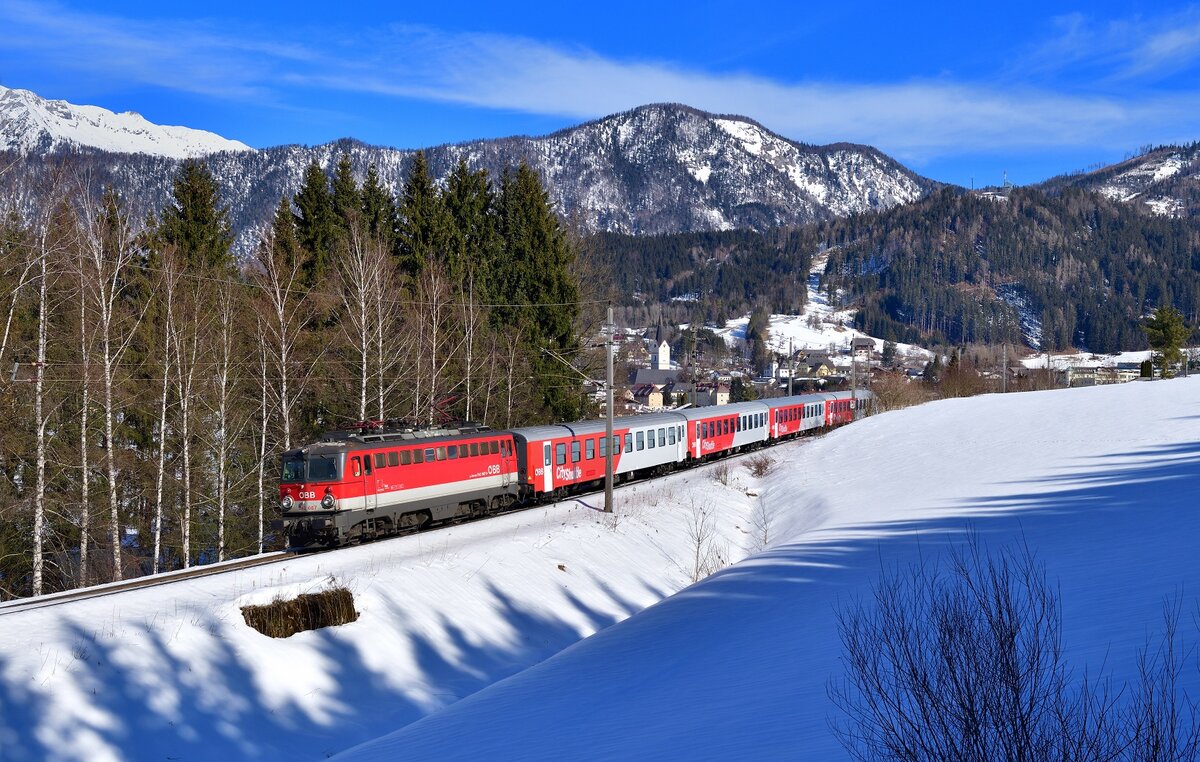 1142 667 mit einem REX am 13.02.2022 bei Windischgarsten.