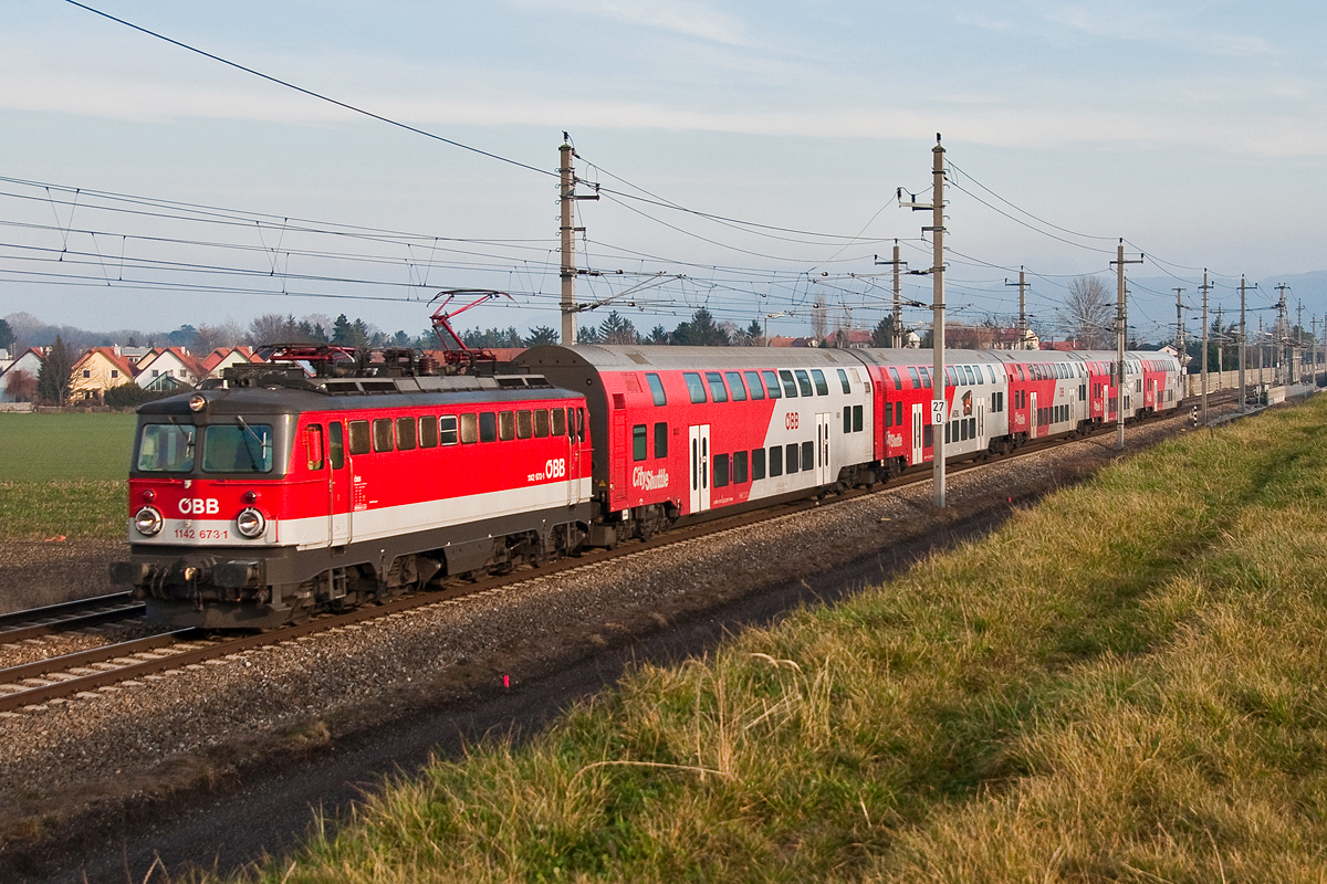 1142 673, am 03.01.2014 kurz nach Muckendorf-Wipfing mit REX 7118, unterwegs nach Krems/Donau.