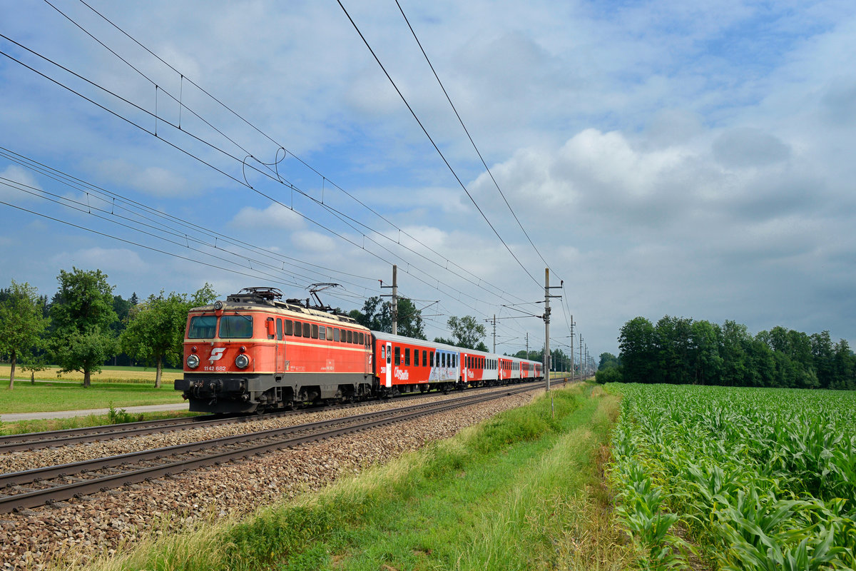1142 682 mit einem REX am 09.06.2018 bei Riedau. 