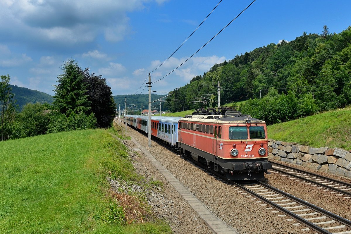 1142 682 mit einem REX am 09.06.2018 bei Wernstein am Inn.