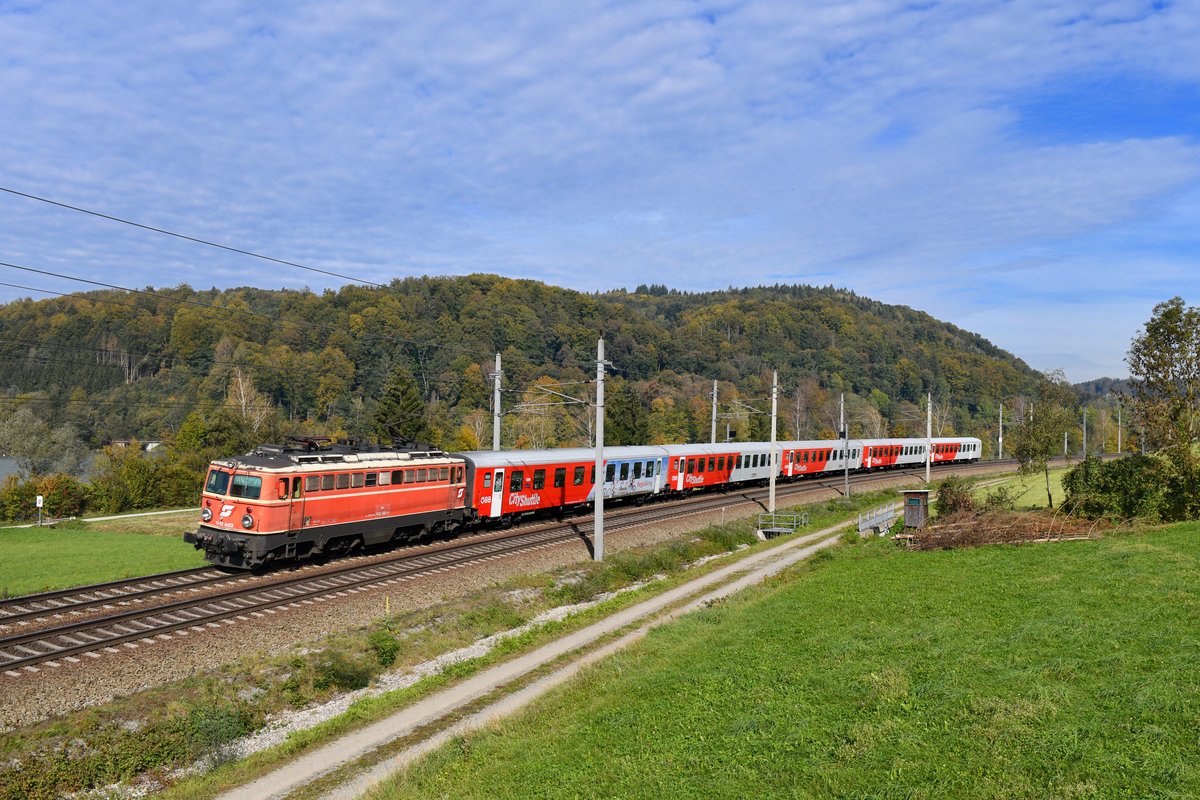 1142 682 mit REX 1779 am 06.10.2018 bei Wernstein am Inn. 