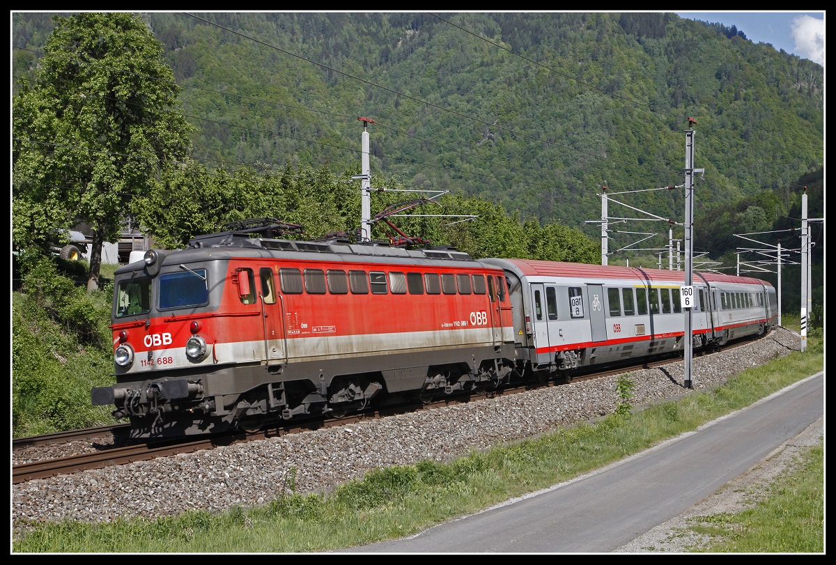 1142 688 mit IC610 bei Bruck an der Mur am 12.05.2020.