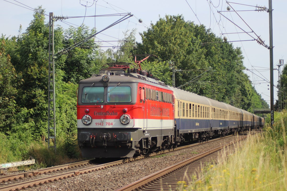 1142 704 mit Centralbahn Sonderzug aus Bochum nach Aachen am 7.7.16 in Kohlscheid 