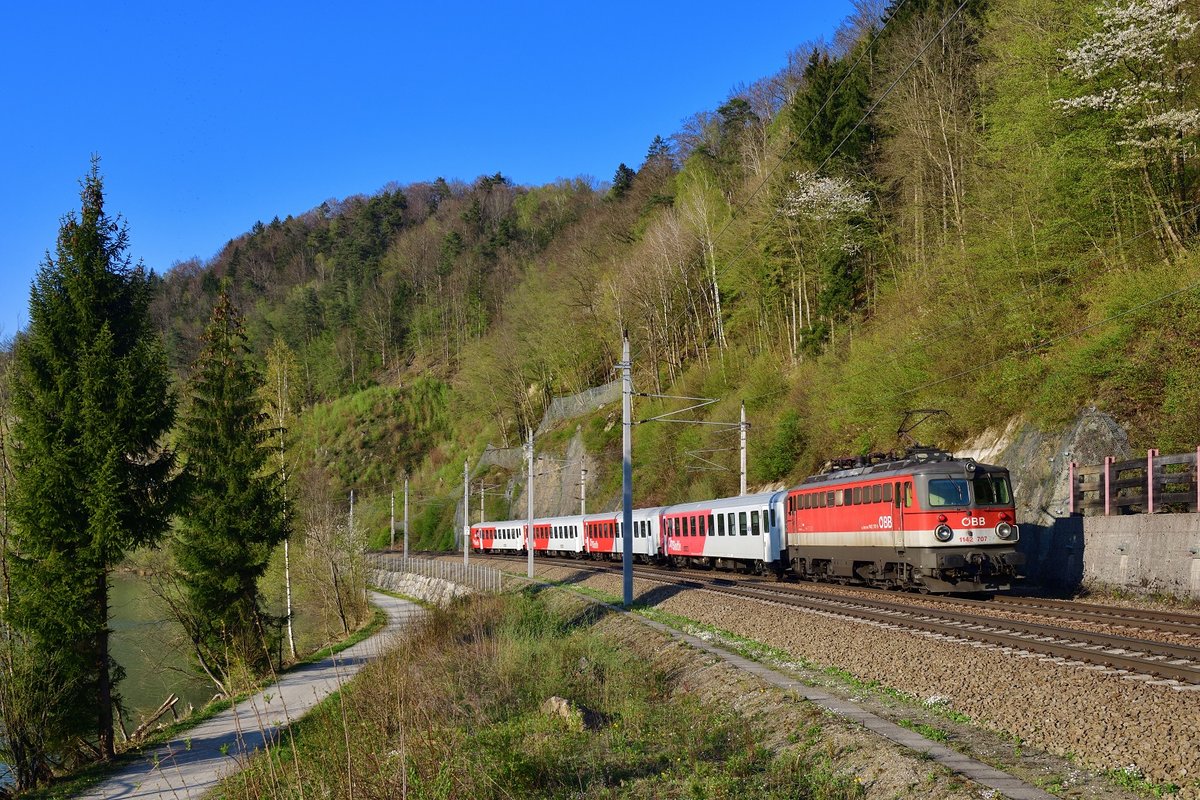 1142 707 mit einem REX am 15.04.2019 bei Ingling.