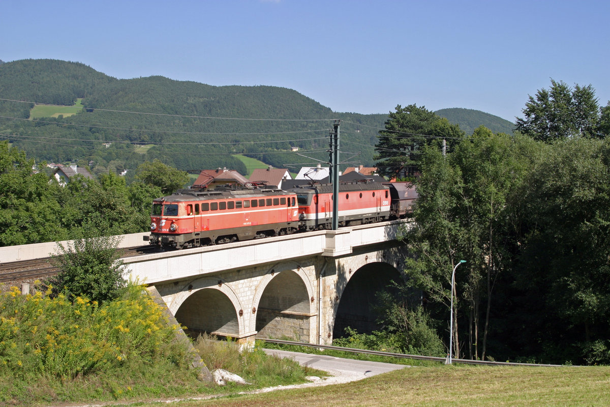 1142.575+1144.290 überqueren mit GAG-47046 den Payerbachgraben-Viadukt am 27.8.16