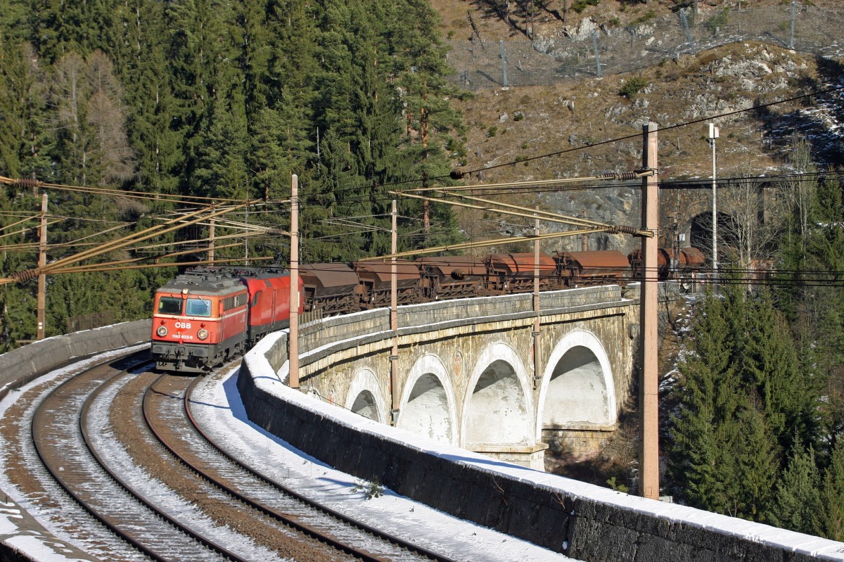 1142.623+1116 befahren mit GAG-49417 den Kalte-Rinne-Viadukt am 7.2.15.