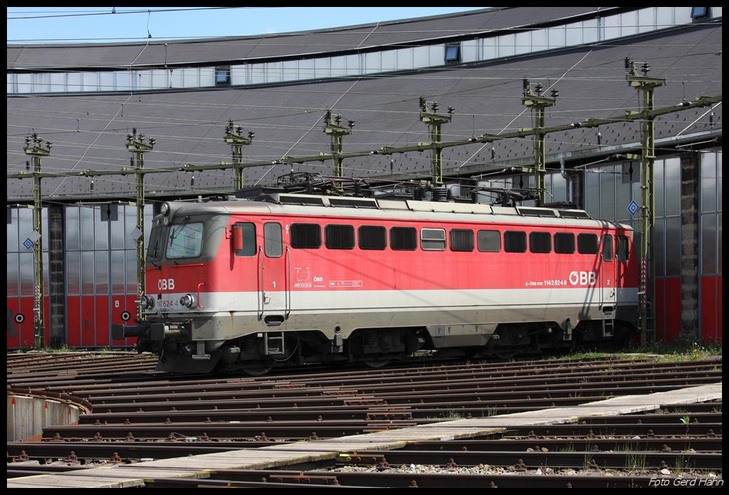 1142.624 der ÖBB stand am 14.5.2017 vor dem Rundschuppen des BW Knittelfeld in der Steiermark.