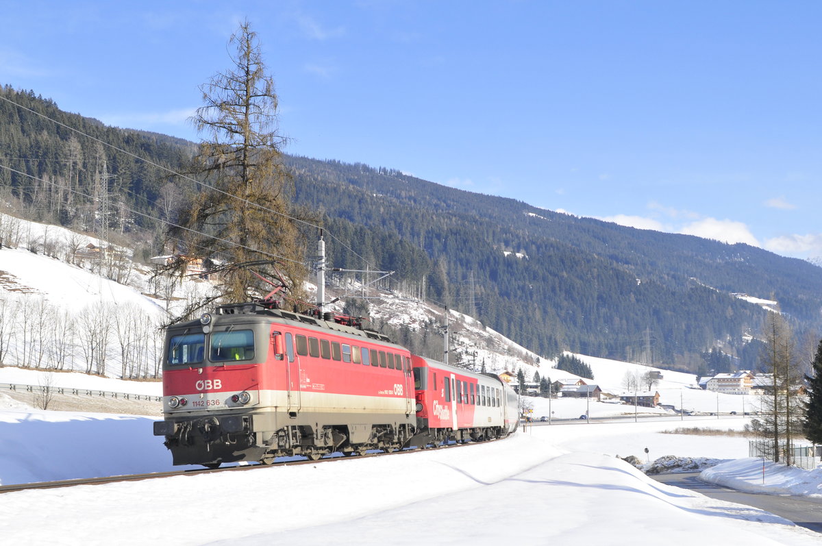 1142.636 als Vorspannlok die Zuführung für die Leistung des Ec 217  Ic 512 bei Radstadt 4.2.17 