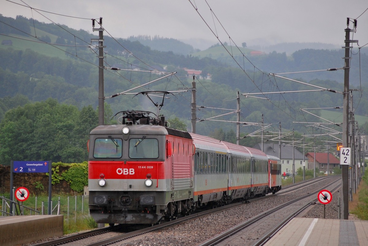 1144 009 ist an 28.05.2014 mit dem IC 600 in Nussbach durchgefahren.